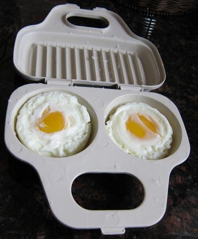 Microwave Egg Poacher: Quick Gourmet Breakfasts Unveiled!