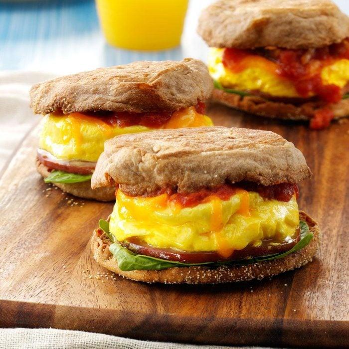 Microwave Egg Sandwich: Quick, Easy Breakfast Delight!