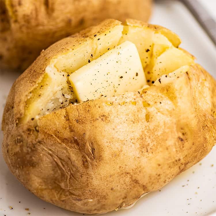 Microwave Baked Potato: Quick and Easy Perfect Spuds