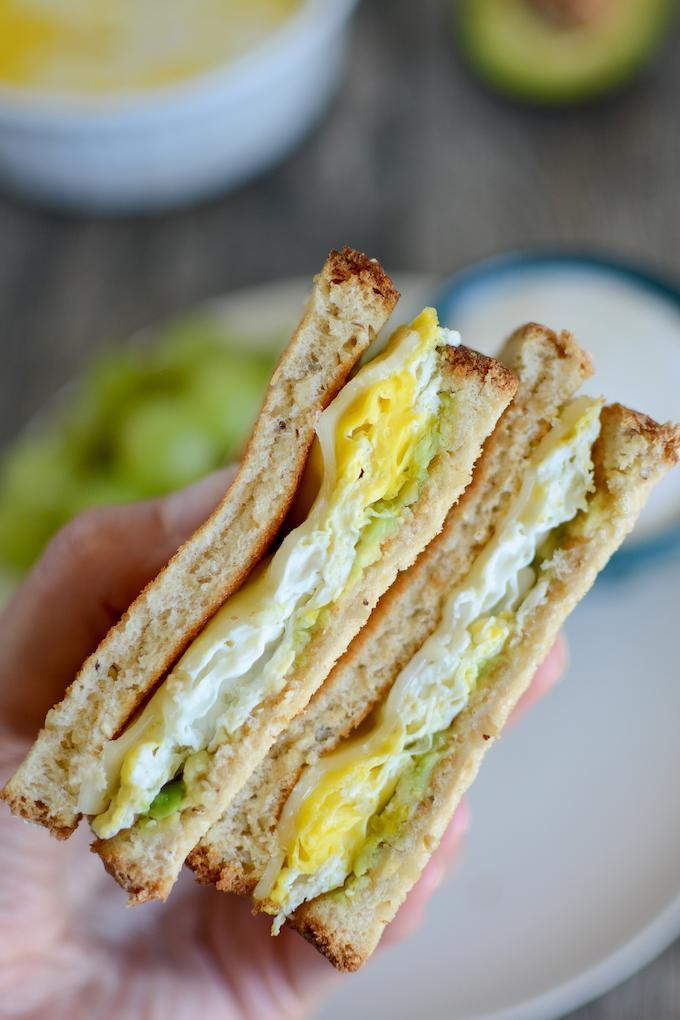 Microwave Egg Sandwich: Quick, Easy Breakfast Delight!